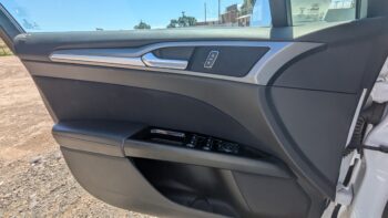 2014 Ford White Fusion - Image 7