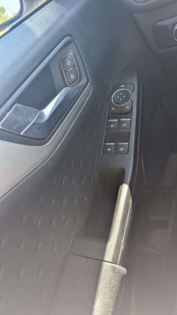 2020 White Ford Escape - Image 10