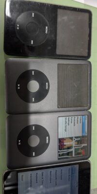 Non-Working iPods (031026)