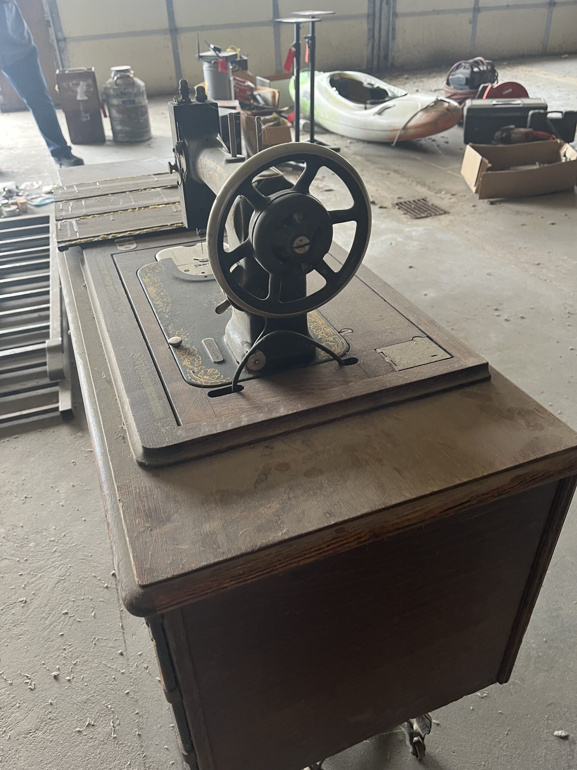 Vintage White Rotary Sewing Machine - Image 4