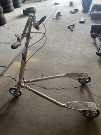 Trikke T8 3CV carving scooter
